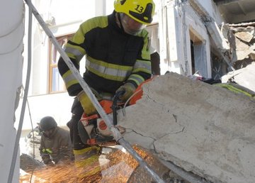 Подразделения ГСЧС продолжают тушить пожары и обезвреживать боеприпасы Подразделения ГСЧС продолжают тушить пожары и обезвреживать боеприпасы
