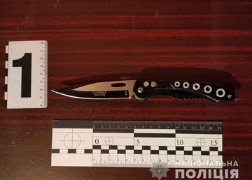 Полицейские Харьковщины оперативно задержали злоумышленника, который нанес многочисленные ножевые ранения своему знакомому
