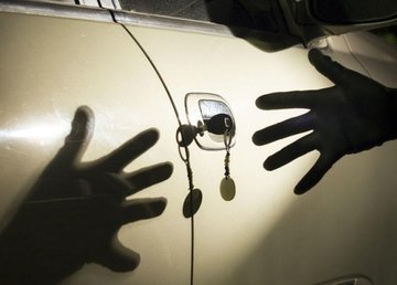 Полицейские Харьковщины разоблачили мужчину в незаконном завладении автомобилем и краже имущества Полицейские Харьковщины разоблачили мужчину в незаконном завладении автомобилем и краже имущества