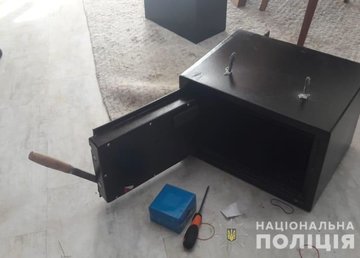 Полицейские Харьковщины разыскивают мужчину, который завладел крупной суммой денег