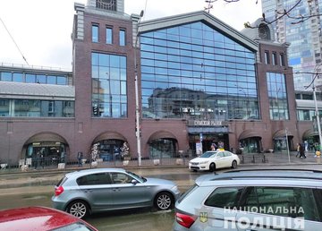 Полицейские проверили информацию о минировании рынка в центре Харькова Полицейские проверили информацию о минировании рынка в центре Харькова