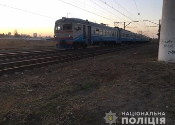 Полицейские устанавливают обстоятельства гибели мужчины под колесами поезда Полицейские устанавливают обстоятельства гибели мужчины под колесами поезда
