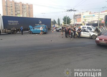 Полицейские выясняют обстоятельства аварии в Слободском районе Харькова