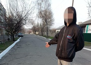 Полицейские задержали двух жителей Купянского района за ограбление молодого человека Полицейские задержали двух жителей Купянского района за ограбление молодого человека