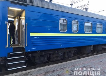 Полиция Харьковщины оперативно задержала двух злоумышленников, совершивших стрельбу в пассажирском поезде