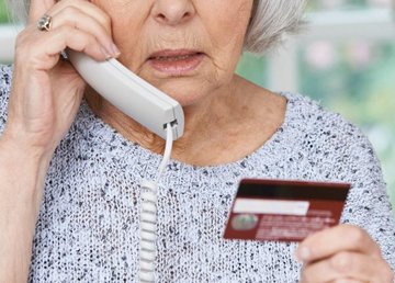 Полиция Харьковщины предупреждает граждан остерегаться телефонных мошенников!