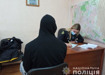 Полиция оперативно отреагировала на видео в соцсетях, где подросток нарушает общественный порядок в харьковском метрополитене