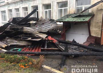 Полиция открыла уголовное производство по факту возгорания учебного заведения на Харьковщине Полиция открыла уголовное производство по факту возгорания учебного заведения на Харьковщине