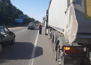 Полиция принимает меры для поддержания безопасного движения транспортных средств Полиция принимает меры для поддержания безопасного движения транспортных средств