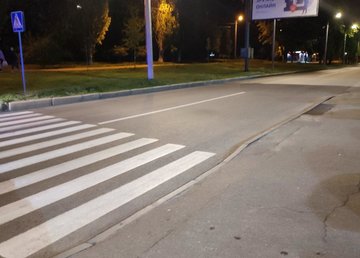 Полиция разыскивает водителя машины, который сбил женщину на пешеходном переходе Полиция разыскивает водителя машины, который сбил женщину на пешеходном переходе