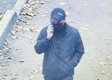 Полиция устанавливает личность мужчины, совершившего разбойные нападения в двух районах Харькова