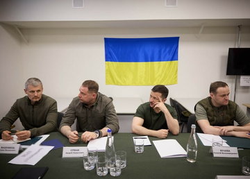 Посилення ППО та способи боротьби з носіями КАБів: Володимир Зеленський провів нараду в Харкові Посилення ППО та способи боротьби з носіями КАБів: Володимир Зеленський провів нараду в Харкові
