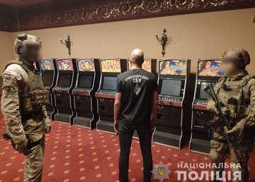 Правоохранители провели обыски в двух игорных заведениях Харькова Правоохранители провели обыски в двух игорных заведениях Харькова