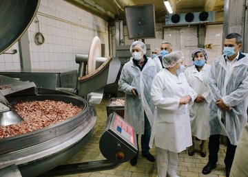 Председатель ХОГА ознакомился с работой Харьковского мясокомбината
