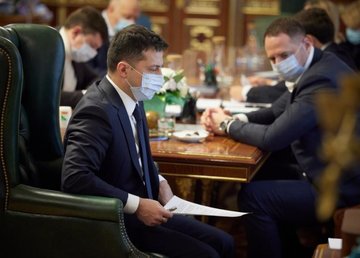 Президент дал задание срочно представить подробную программу COVID-вакцинации в Украине Президент дал задание срочно представить подробную программу COVID-вакцинации в Украине