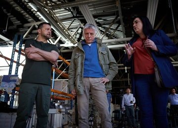 Президент оглянув зруйновану російським ударом типографію в Харкові