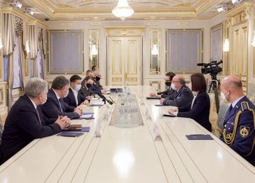 Президент Украины Владимир Зеленский провел встречу с председателем Военного комитета НАТО Стюартом Пичем