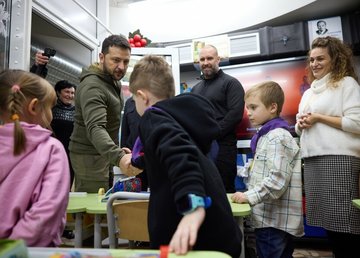 Президент відвідав метрошколу в Харкові та поспілкувався з учнями Президент відвідав метрошколу в Харкові та поспілкувався з учнями