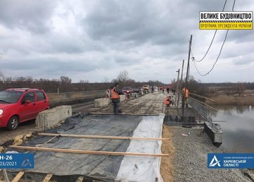 Продолжаются ремонтные работы на мосту через реку Северский Донец на выезде из Чугуева Продолжаются ремонтные работы на мосту через реку Северский Донец на выезде из Чугуева