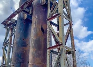 Рабочие «Теплосетей» ремонтируют трубы, чтобы обеспечить харьковчан горячей водой