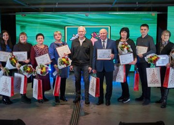 Работников местного самоуправления двух районов поздравили с праздником