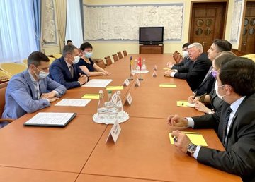 Роман Семенуха встретился с послом Турции Ягмуром Ахметом Гюльдере Роман Семенуха встретился с послом Турции Ягмуром Ахметом Гюльдере