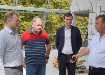 Руслан Тихонченко проверил ход строительства Изюмского ФОКа Руслан Тихонченко проверил ход строительства Изюмского ФОКа