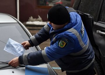 С начала года за неправильную остановку и парковку нарушителей оштрафовали на 1,3 миллиона гривен 