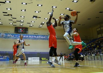 С трудом, но победили. "Харьковские Соколы" дожали "Кривбасс"