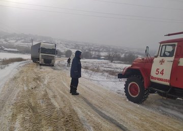 Шевченковский район: спасатели помогли отбуксировать грузовик