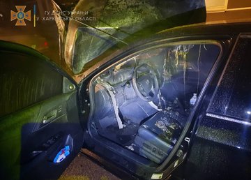 Шевченковский район: спасатели потушили моторный отсек легковушки Шевченковский район: спасатели потушили моторный отсек легковушки