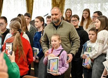 Школярі Харківської області отримали нові планшети