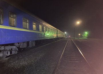 Следователи выясняют обстоятельства смертельного травмирования женщины поездом в Харьковской области Следователи выясняют обстоятельства смертельного травмирования женщины поездом в Харьковской области