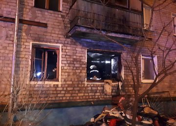 Слободской район: во время пожара в трехэтажке пожарными было спасено трое жильцов Слободской район: во время пожара в трехэтажке пожарными было спасено трое жильцов