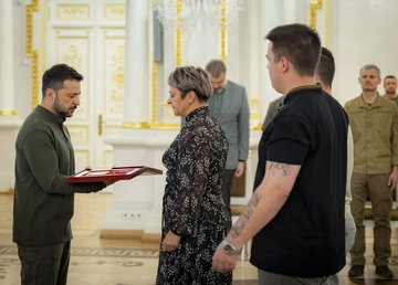 Сьогодні день, коли Україна особливо вшановує пам’ять усіх наших полеглих воїнів – Президент зустрівся з рідними загиблих Героїв України Сьогодні день, коли Україна особливо вшановує пам’ять усіх наших полеглих воїнів – Президент зустрівся з рідними загиблих Героїв України