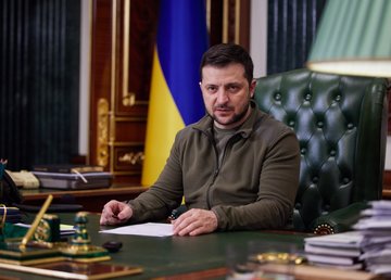 Сопротивление, стойкость и храбрость наших защитников позволяют сохранить наш народ и нашу землю – обращение Президента Украины Сопротивление, стойкость и храбрость наших защитников позволяют сохранить наш народ и нашу землю – обращение Президента Украины