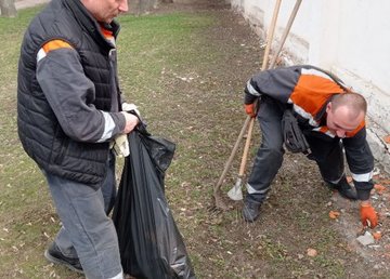 Сотрудники «Теплосетей», не занятые ремонтом, вышли на субботник