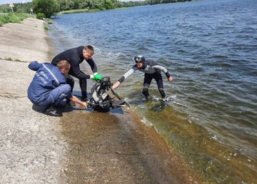 Спасатели достали из воды тела 2-х погибших подростков и взрослого мужчины Спасатели достали из воды тела 2-х погибших подростков и взрослого мужчины