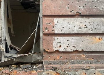 Специалисты обследуют пострадавшие от обстрела дома в центре Харькова Специалисты обследуют пострадавшие от обстрела дома в центре Харькова