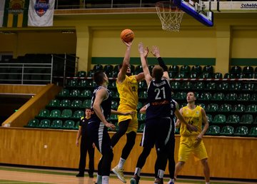 «Тернополь» переиграл «Харьковских соколов» в матче Суперлиги