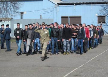 Граждане в возрасте 18-19 лет могут быть призваны на срочную службу только по собственному желанию