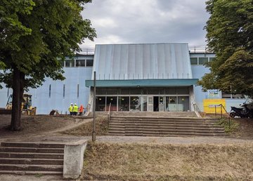 В Изюме реконструируют ФОК и обустраивают бассейн