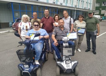Три жителя Харьковщины с инвалидностью получили электроскутеры Три жителя Харьковщины с инвалидностью получили электроскутеры