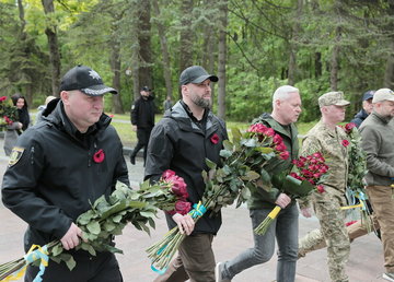 У День пам’яті та примирення Олег Синєгубов вшанував жертв Другої світової війни У День пам’яті та примирення Олег Синєгубов вшанував жертв Другої світової війни