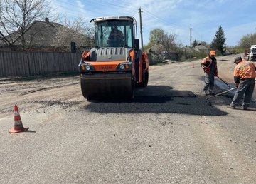 У деокупованих районах Харківської області відновлюють місцеві дороги