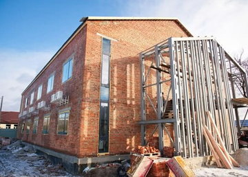 У Дергачах уже звели другий поверх амбулаторії, пошкодженої внаслідок обстрілів рф