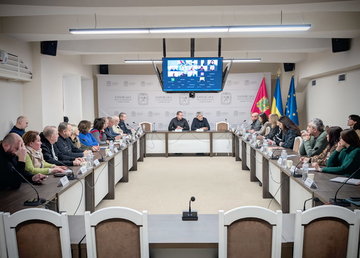 У Харківській ОВА обговорили питання безпеки та безбарʼєрності на підприємствах