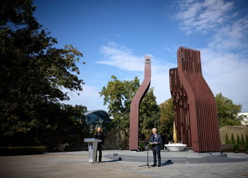 У Києві відкрили Меморіал пам’яті жертв геноциду кримськотатарського народу У Києві відкрили Меморіал пам’яті жертв геноциду кримськотатарського народу