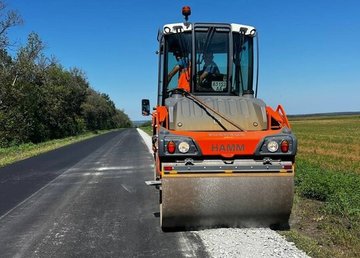 У Печенізькій та Чкаловській громадах відновлюють дорогу