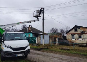 У селі Коробочкине Чугуївського району частково відновили світло